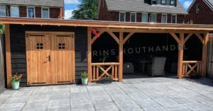 Douglas tuinhuis zwart zweeds rabat en Douglas palen